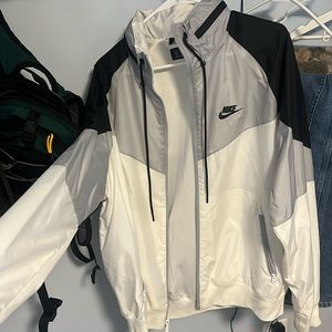 nike wind breaker